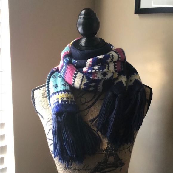 Old Navy fringed winter scarf - Picture 6 of 7